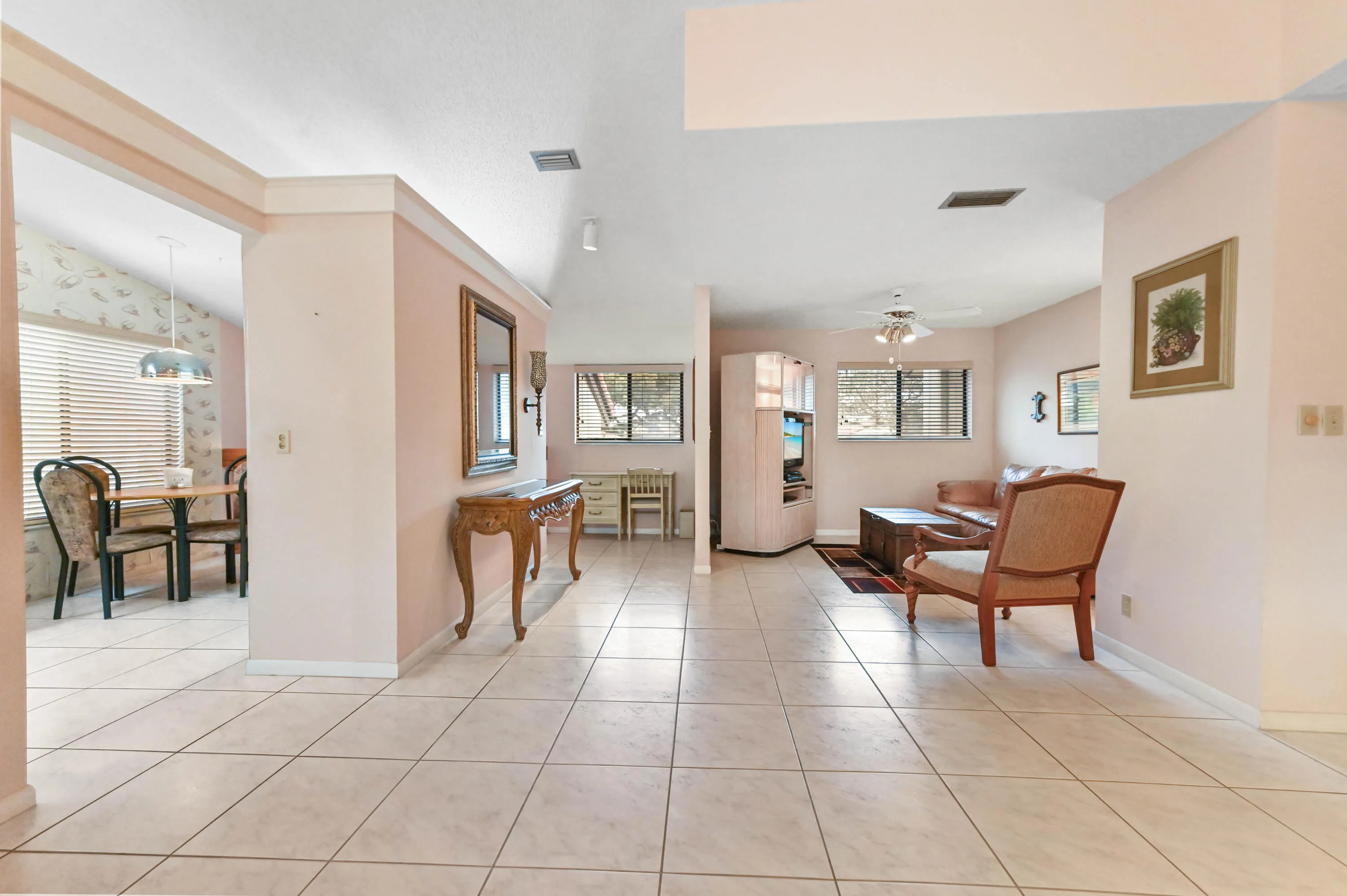 07 family room 03