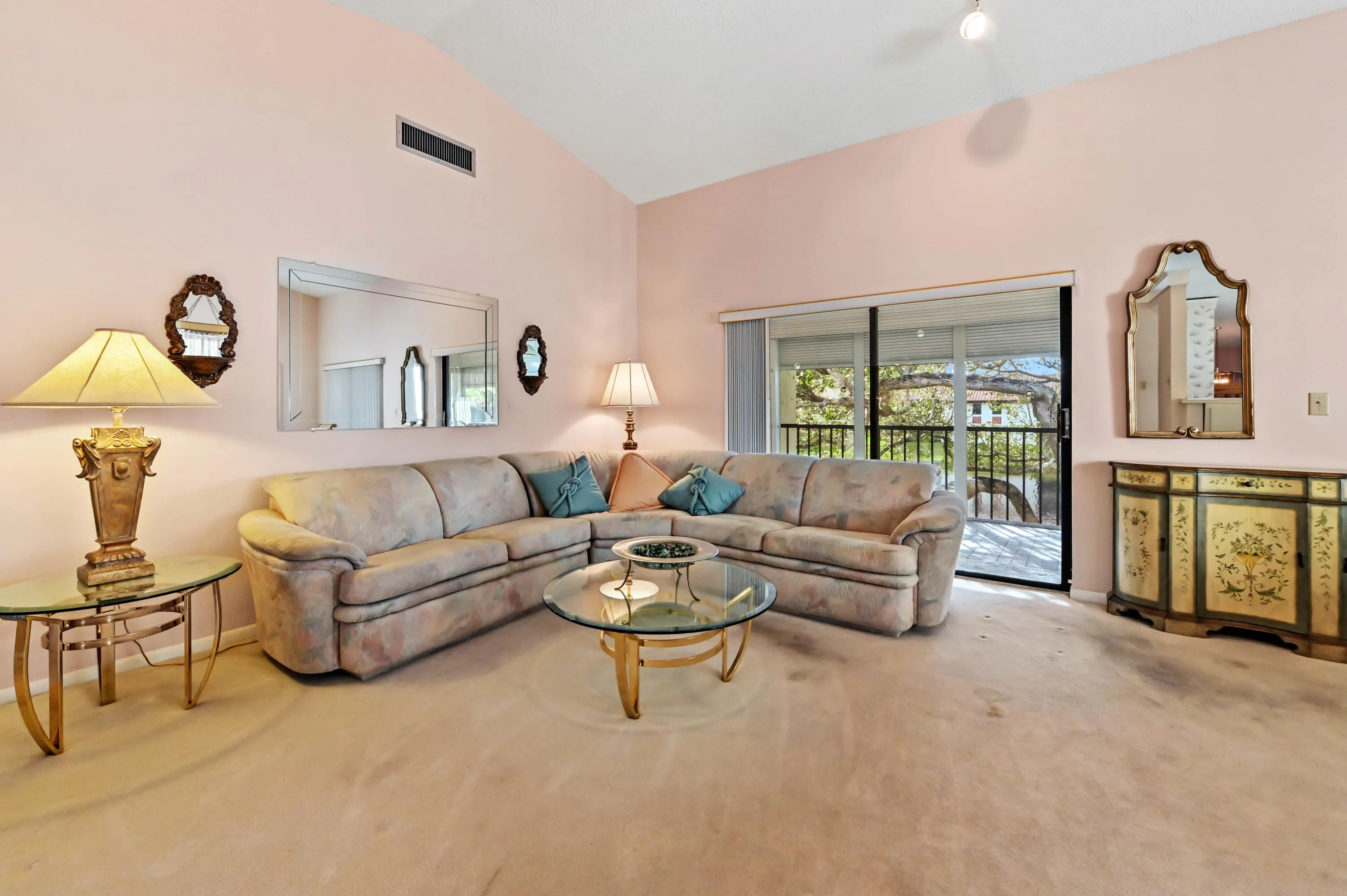 11 Living room 02