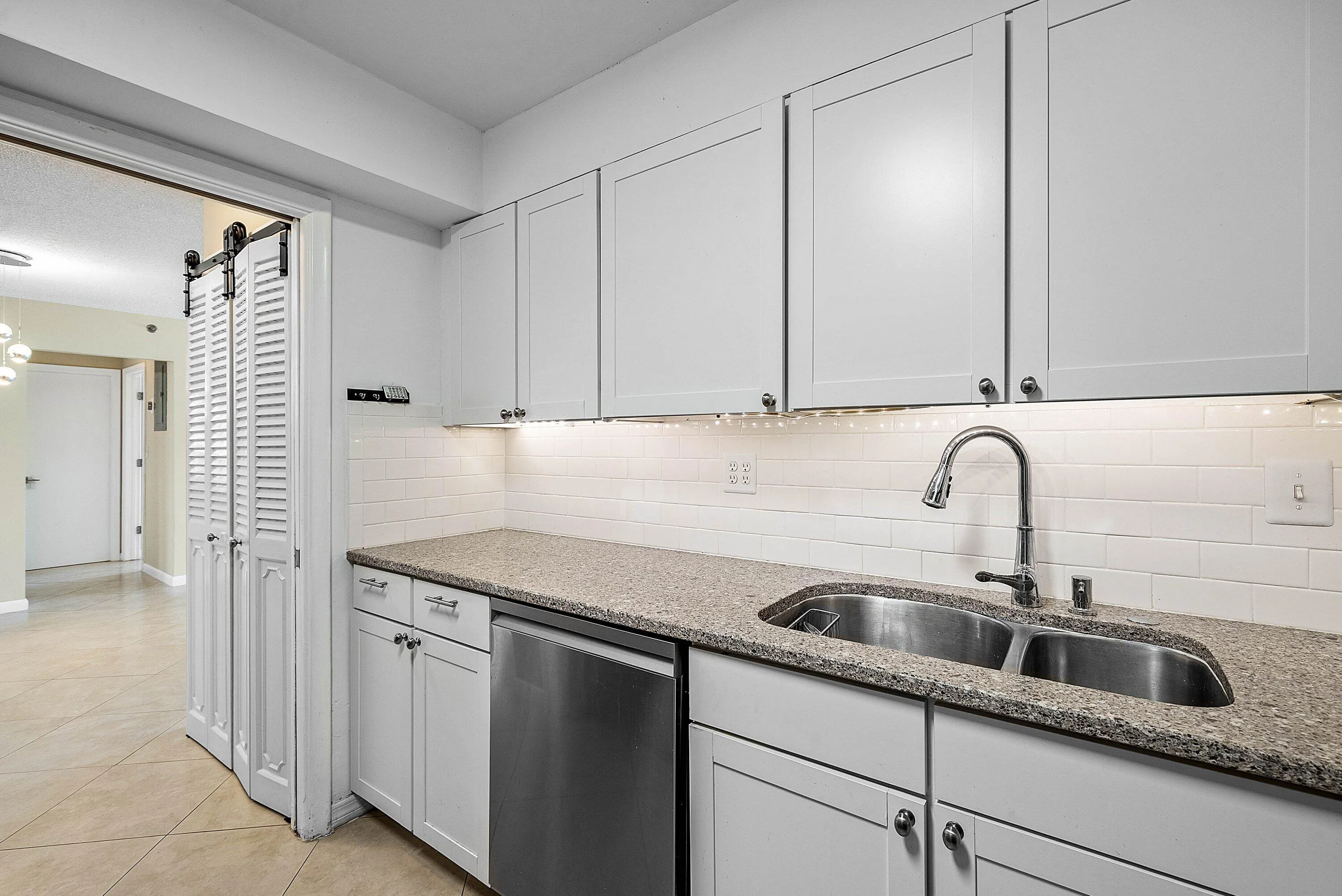 005-3301SouthOceanBoulevard-207-Highland