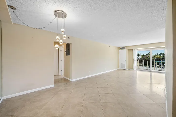 019-3301SouthOceanBoulevard-207-Highland