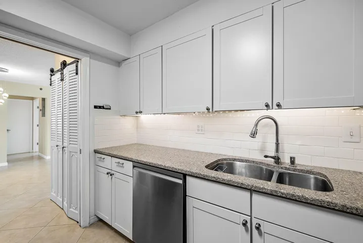 005-3301SouthOceanBoulevard-207-Highland