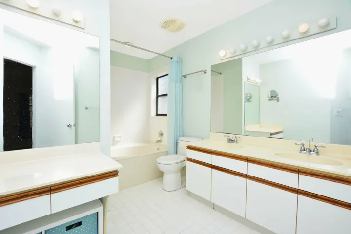 Oversized master bathroom with lots of counter space, dual sinks and roman tub.