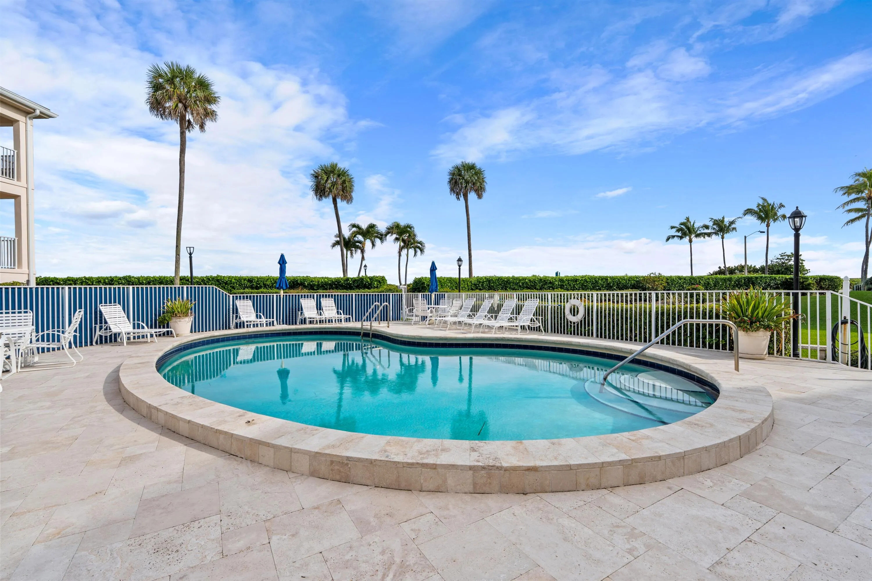 COMMUNITY_POOL_DT