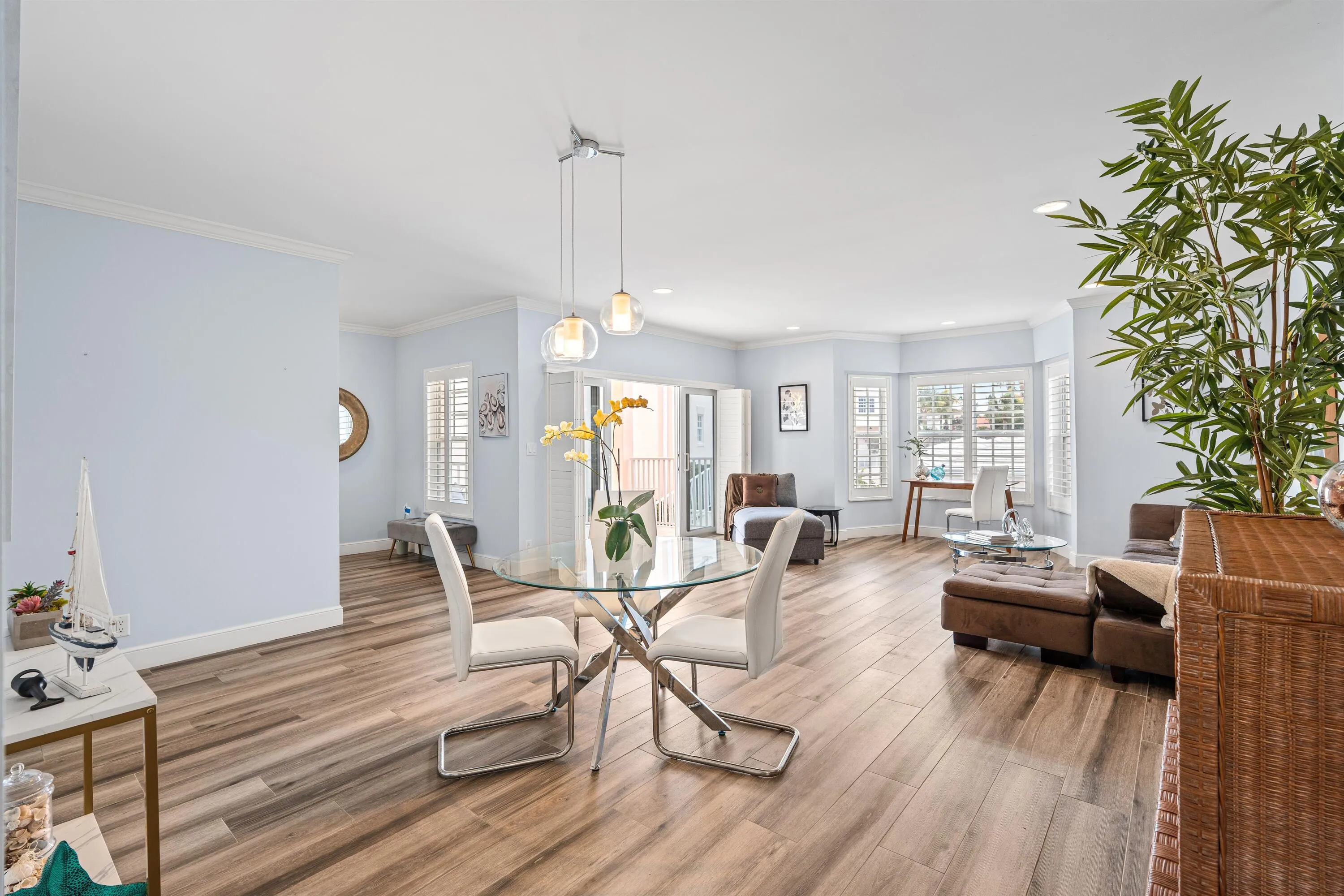 DINING_TO_LIVING_ROOM_ANGLE_DT