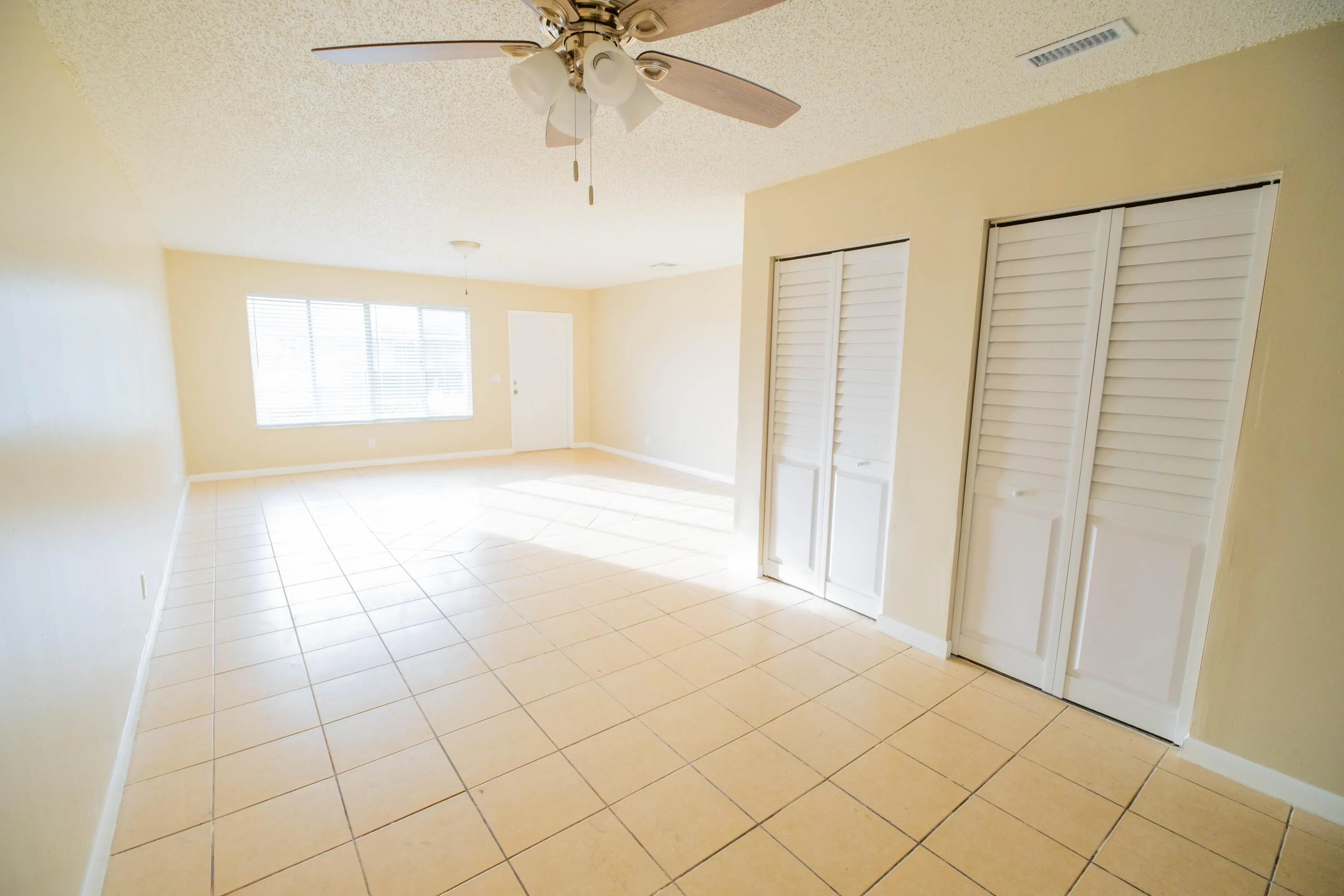 4763 ORLEANS_LIVING ROOM 2