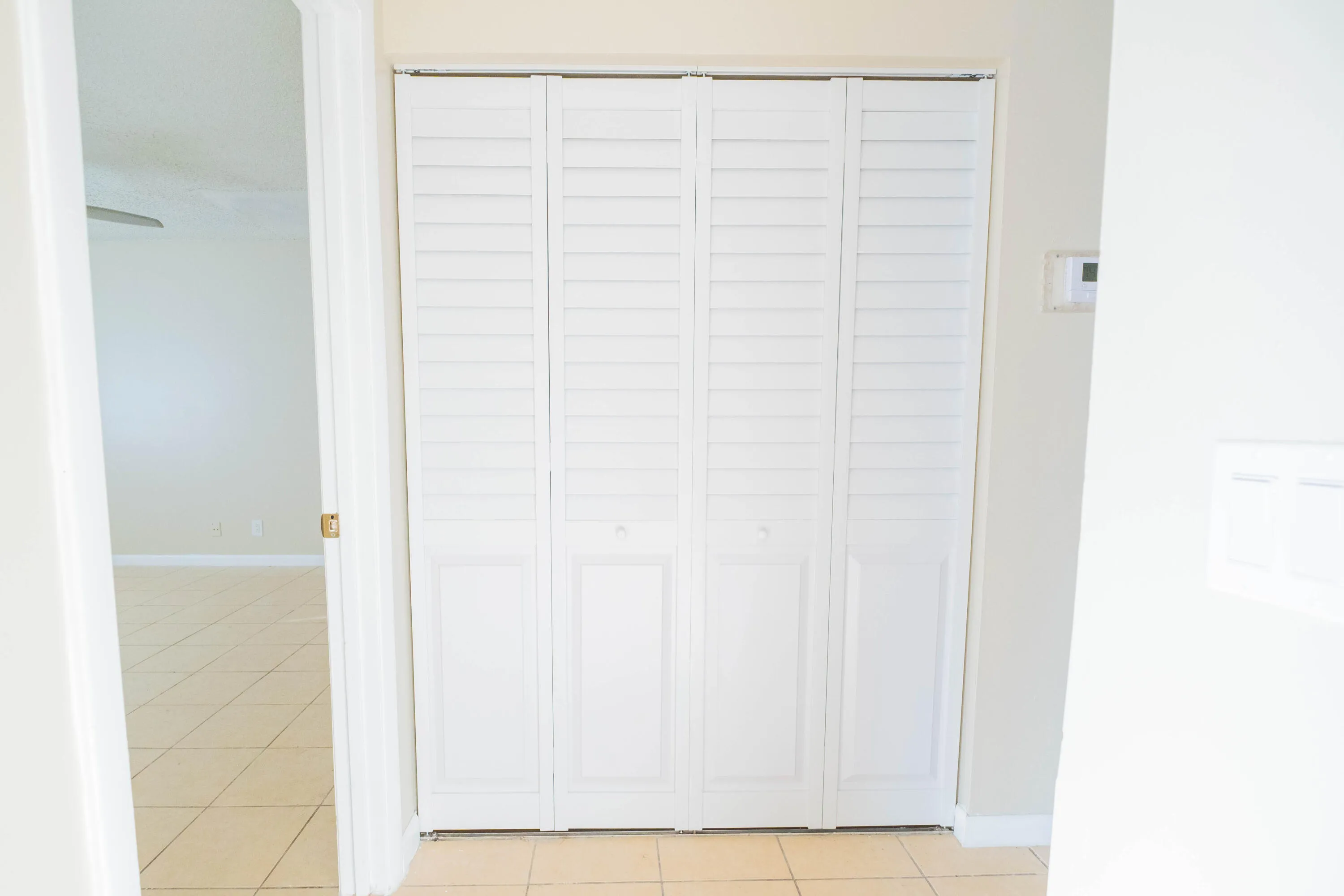 4763 ORLEANS_HALLWAY STORAGE