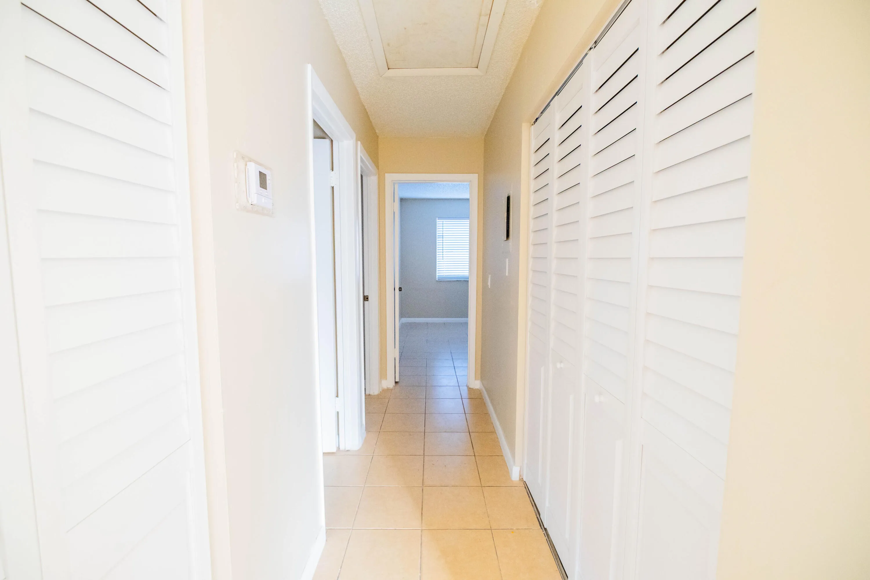 4763 ORLEANS_HALLWAY