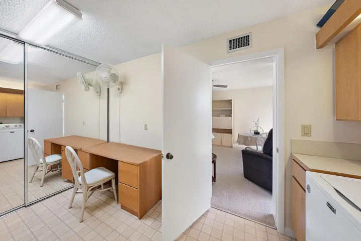 Laundry room 2 (1)