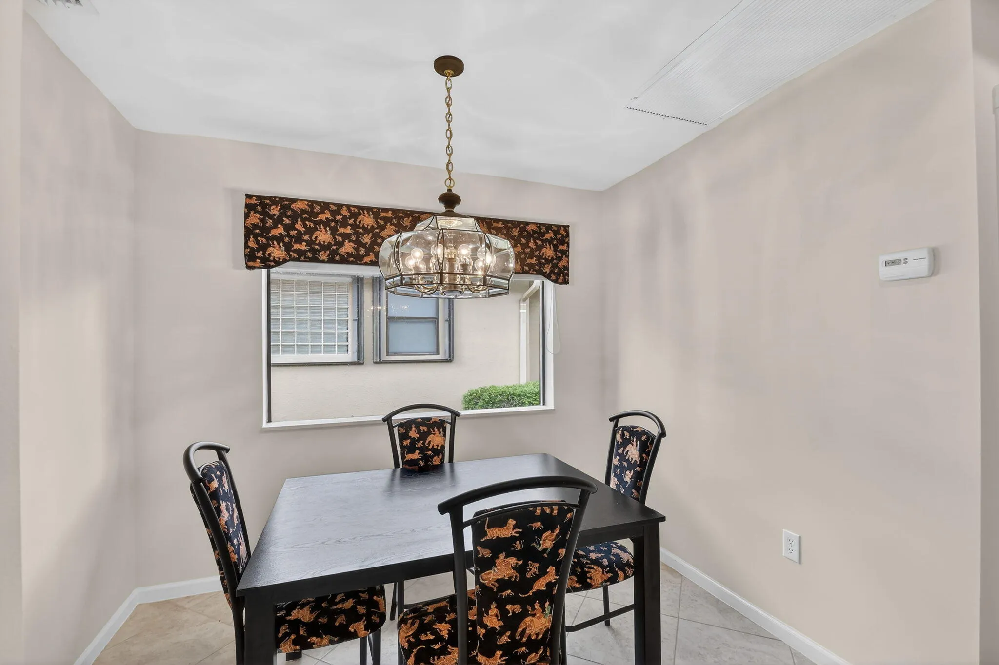 informal breakfast area