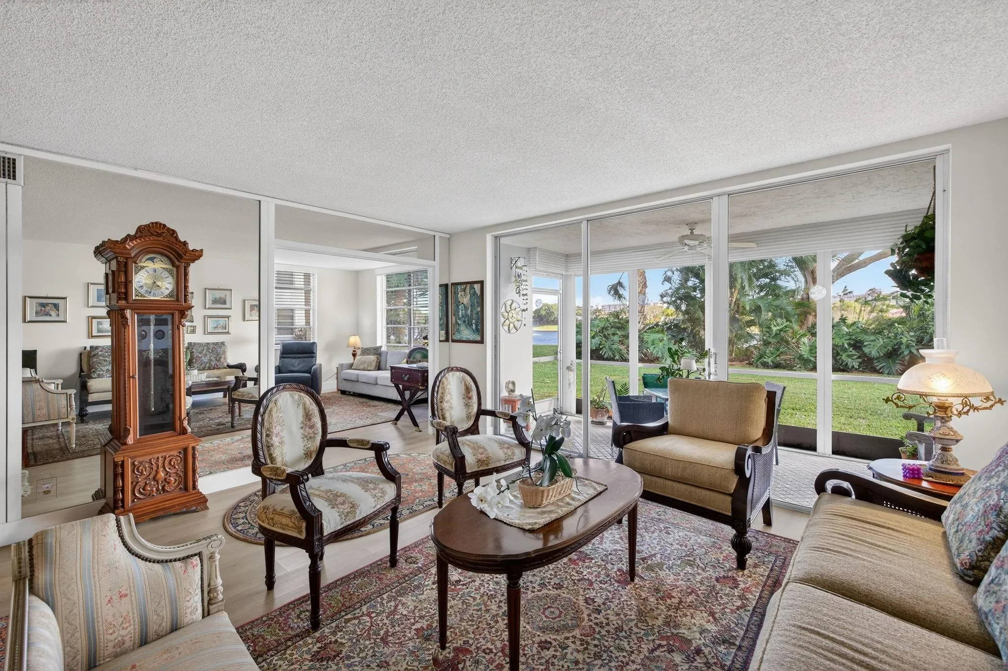 Spacious 3 bed/2 bath corner unit, ground floor with full lake view