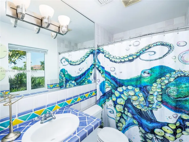 Bathroom 2nd floor