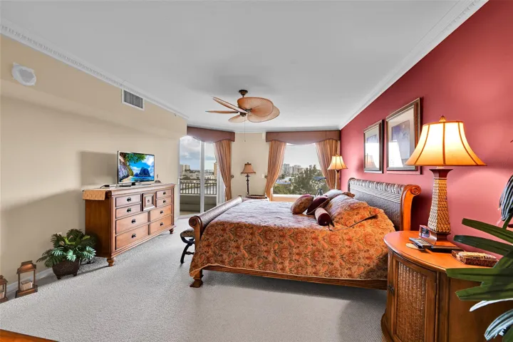 MAIN BEDROOM