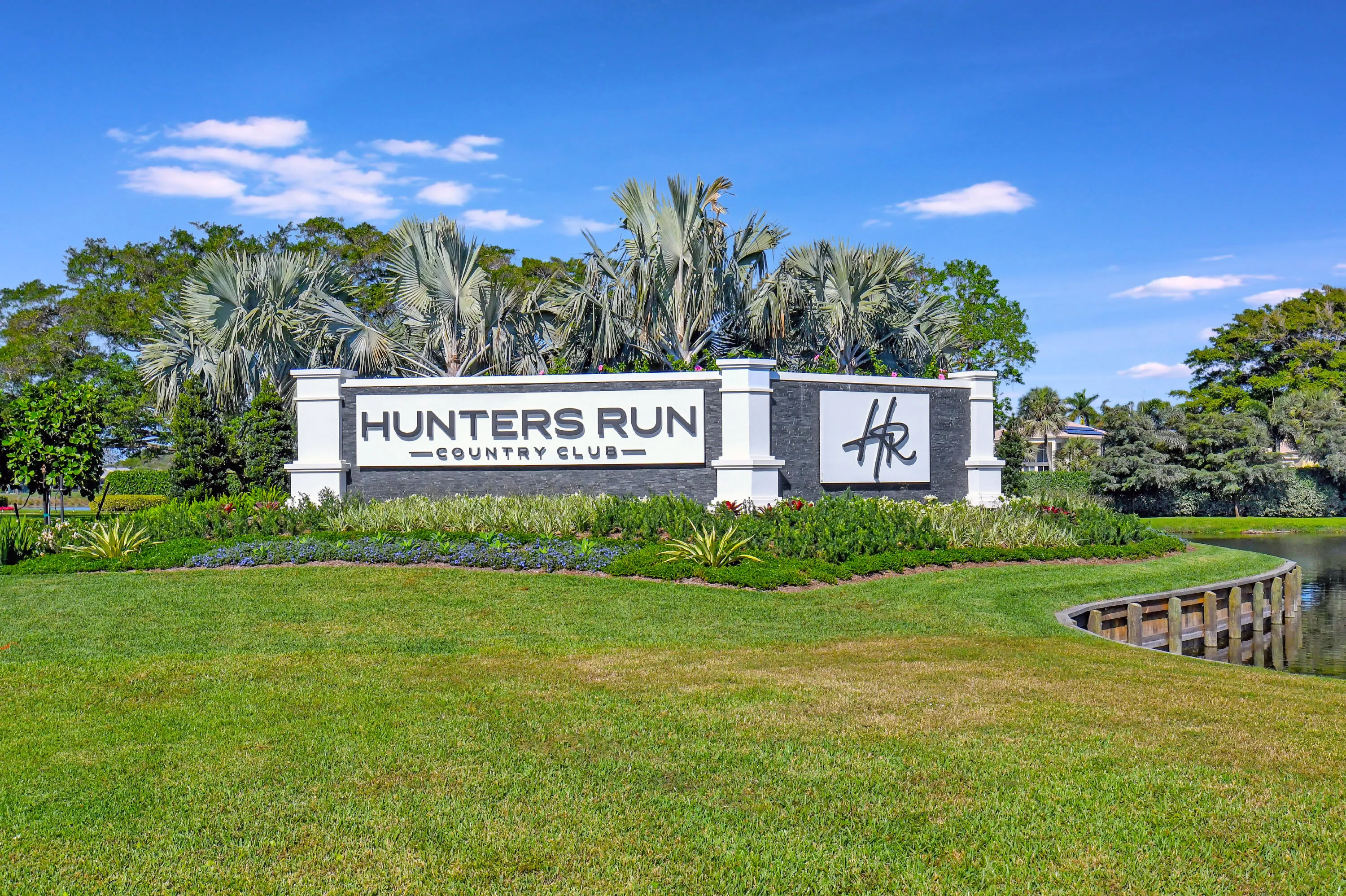 Hunters Run Entrance