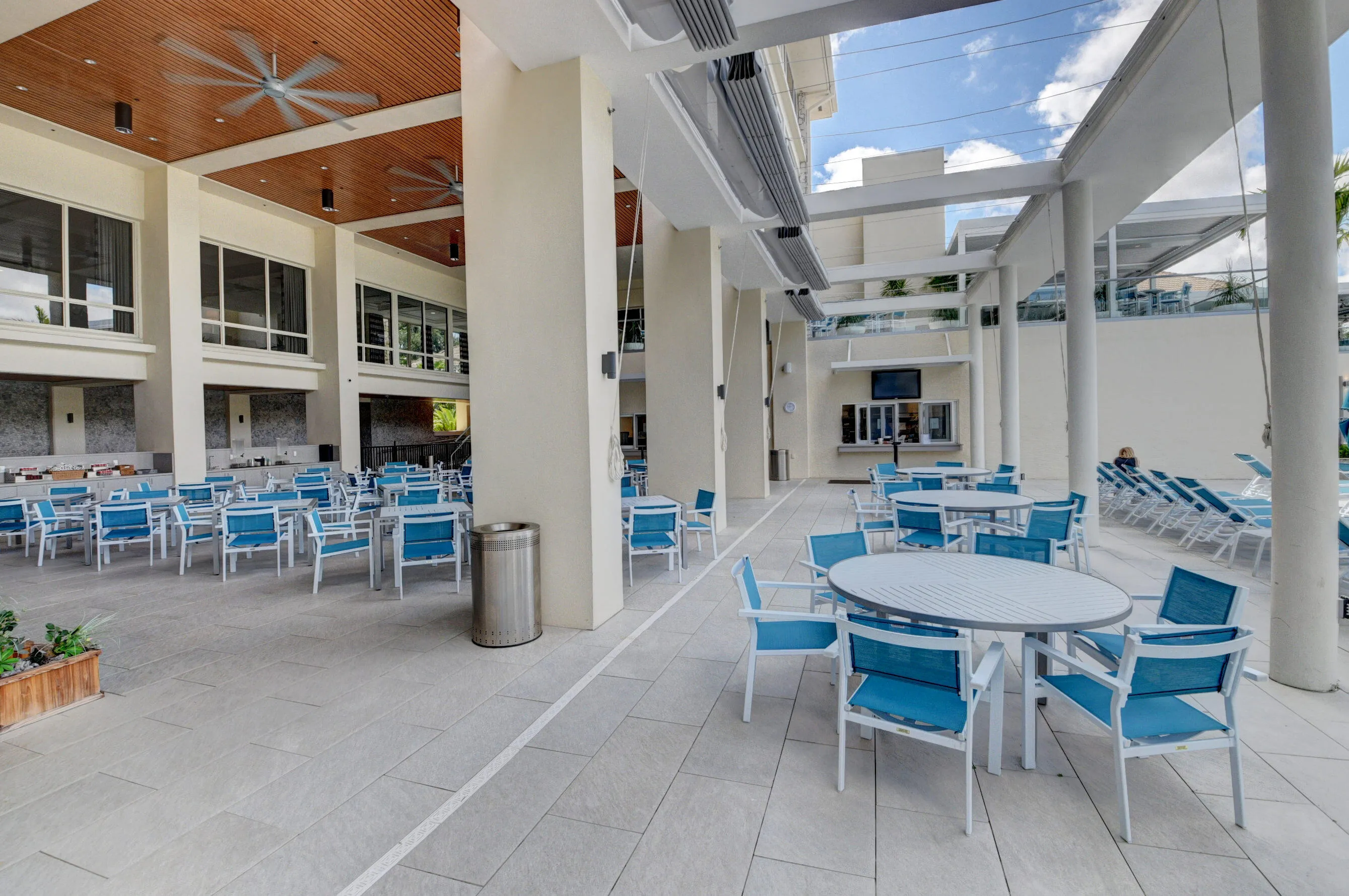 Hunters Run pool eating area 1