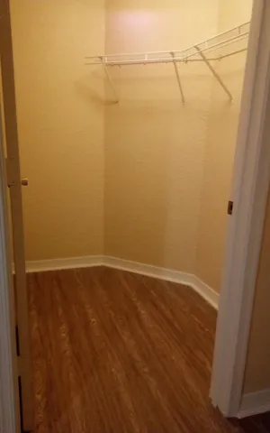 13 master bed closet