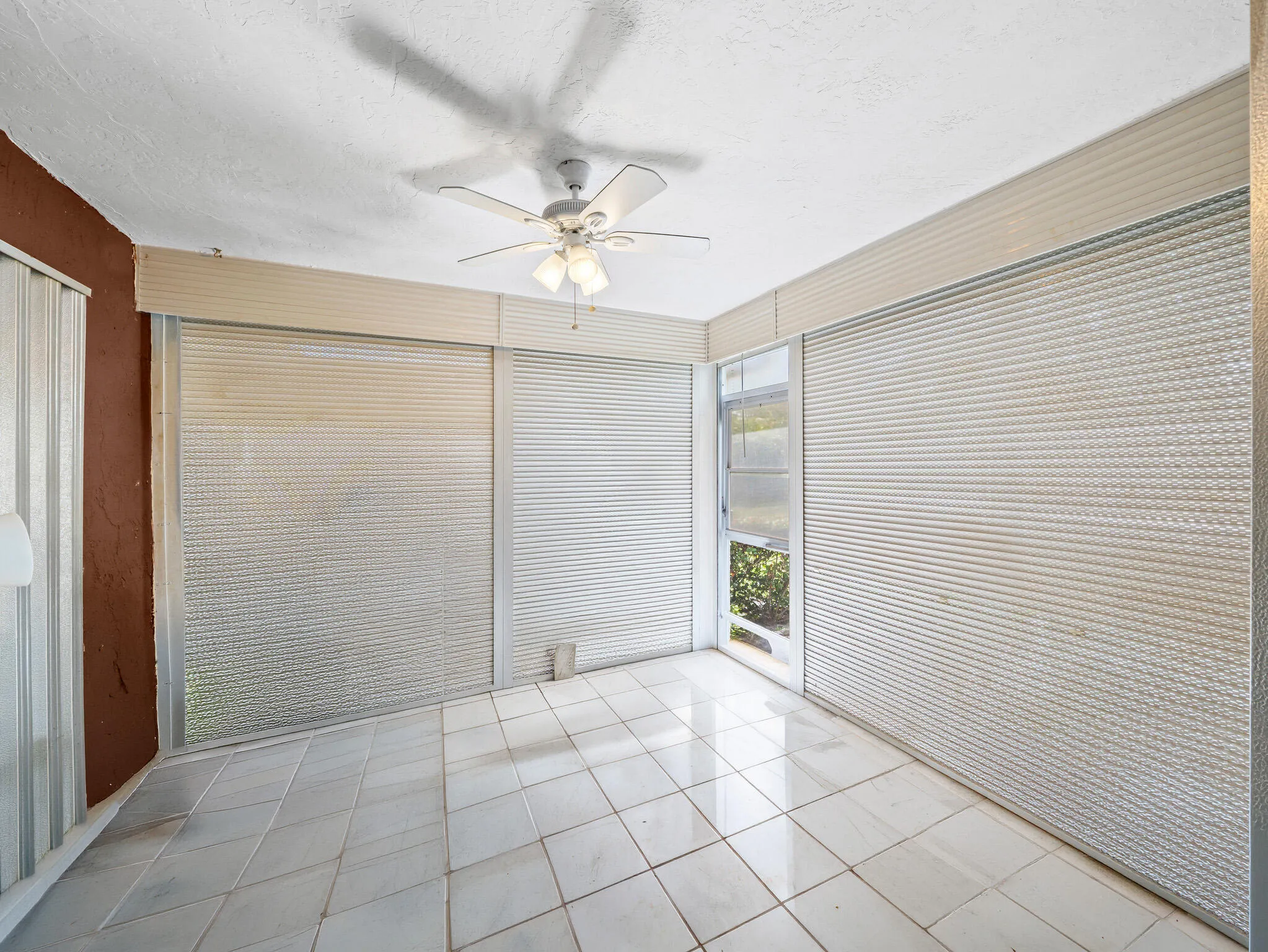 31 Covered porch