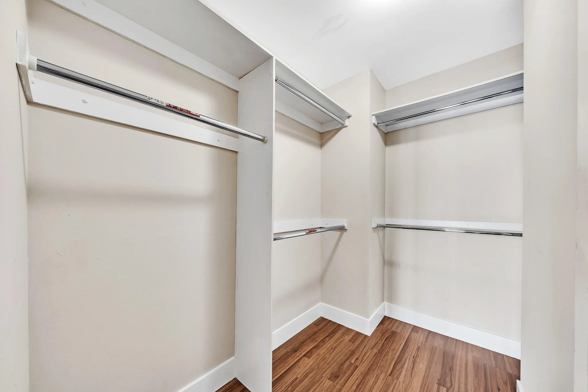 9 Primary Closet (2)