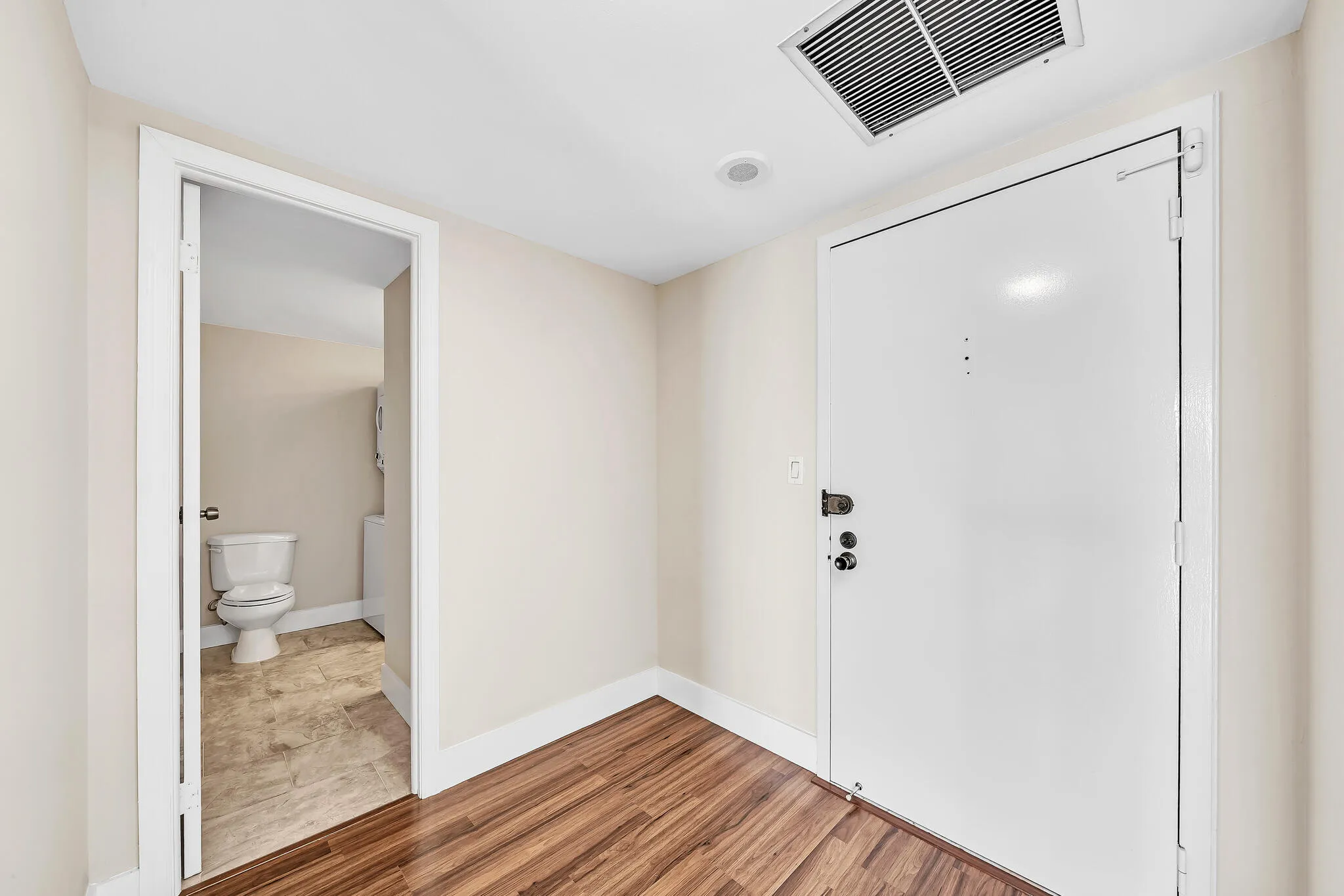 15 Half Bath+Laundry (1)