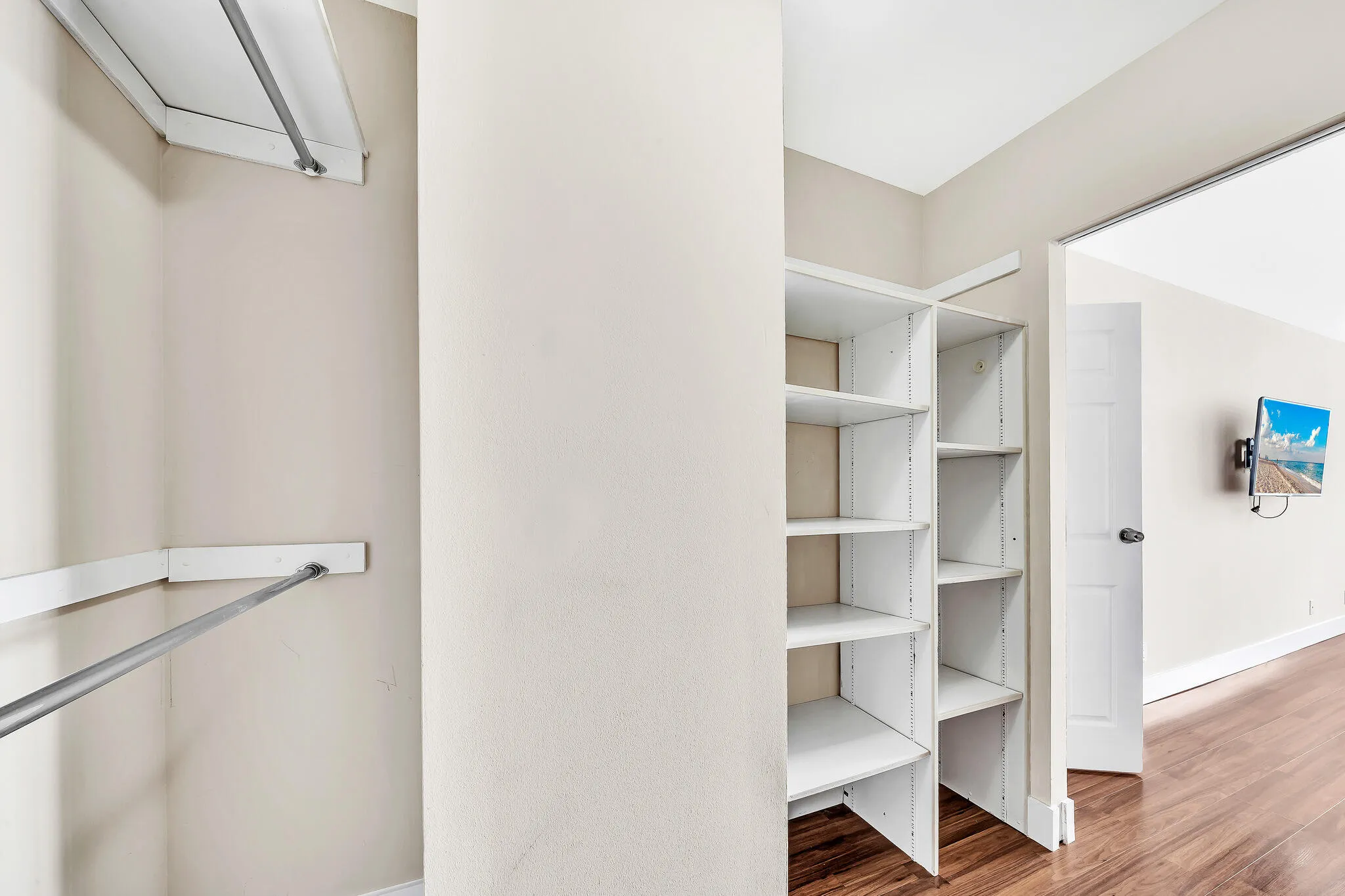 9 Primary Closet (3)
