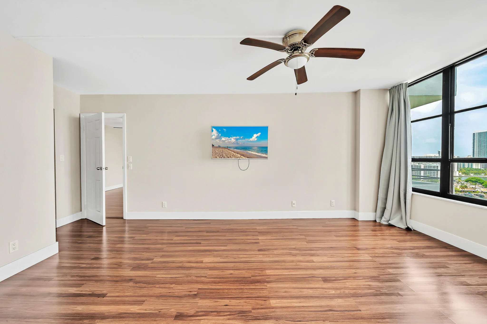 10 Primary Bedroom