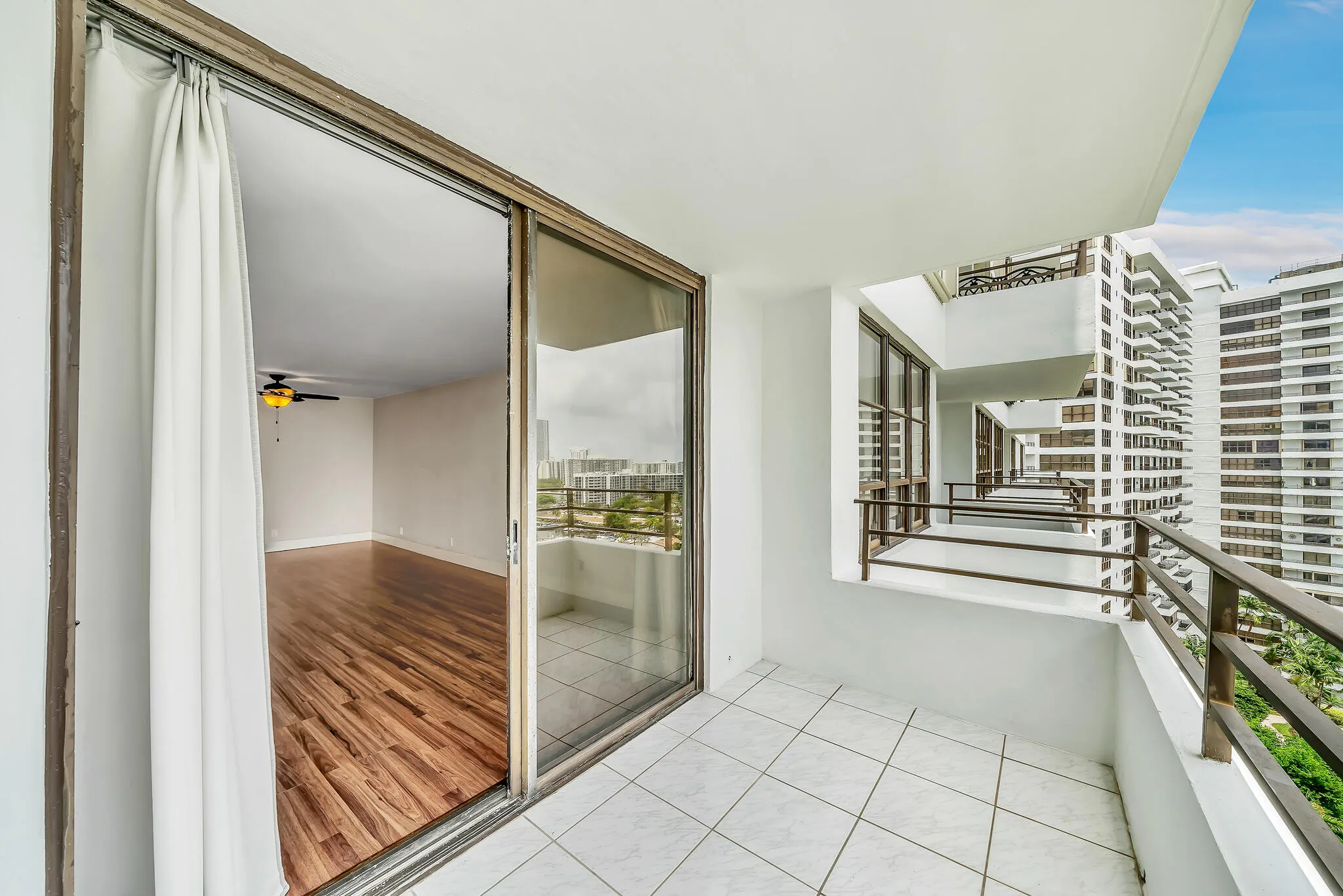 12 Balcony (4)