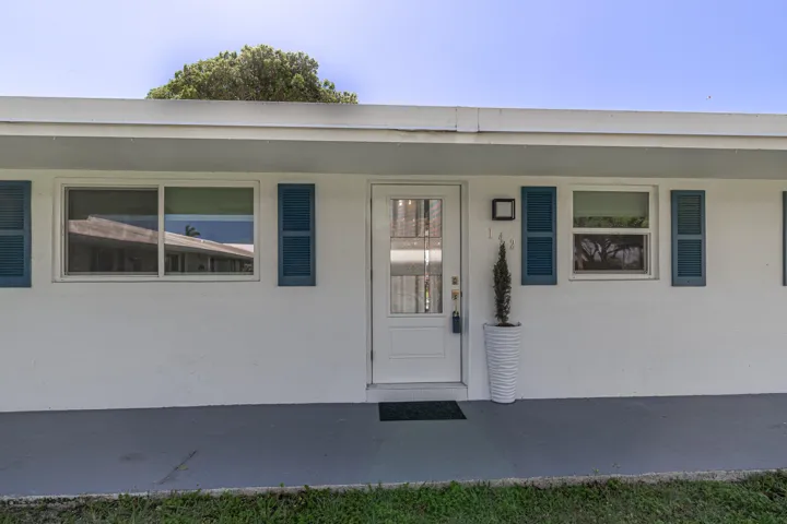 The art-deco glass door is fully hurricane proof, while inviting outdoor light in.