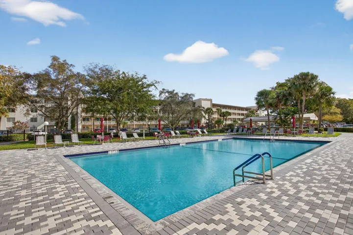 ACTIVE BIMINI POOL INFRONT OF YOUR BLDG.
