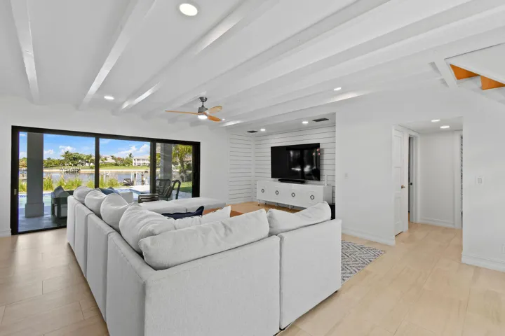 12880ShoreDr_09