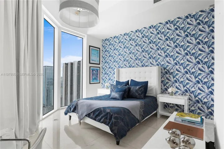 Independent bedroom perfect for in-laws or office
