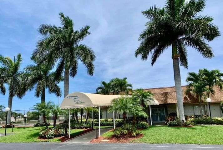 SOUTH CLUBHOUSE