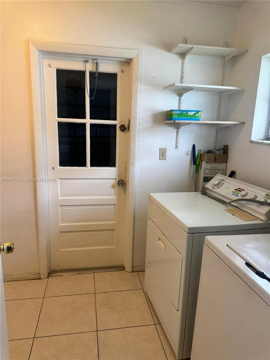 LAUNDRY ROOM