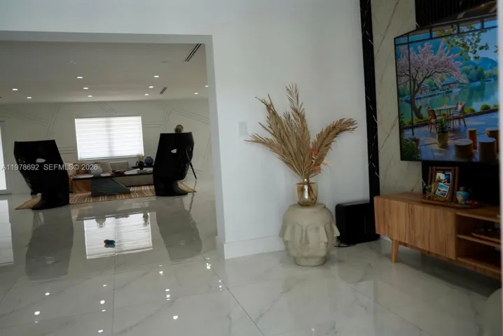 Photo 34