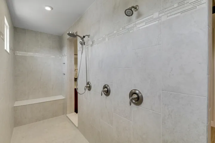 Walkthrough Shower