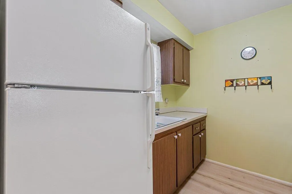 Kitchen L.jpg-SMALL