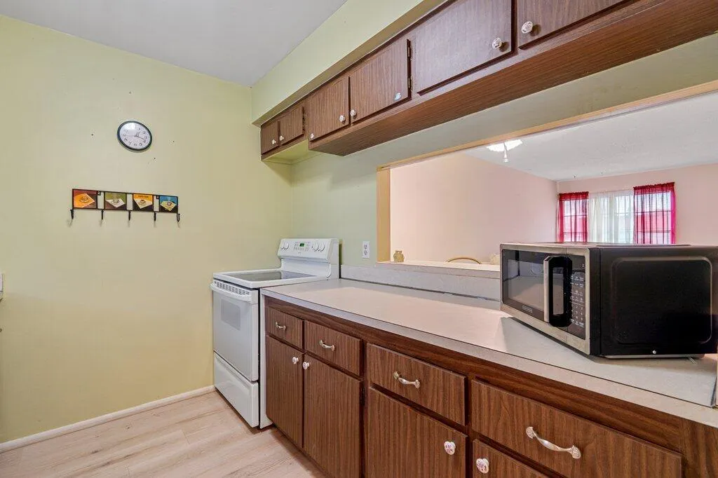 Kitchen R.jpg-SMALL