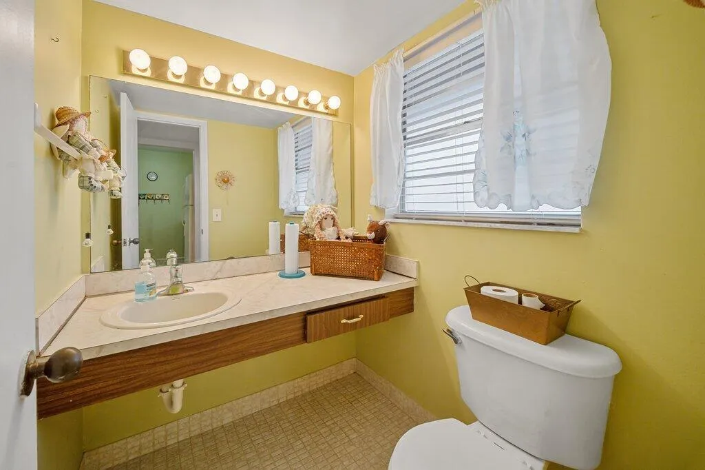 Guest Bathoom.jpeg-SMALL
