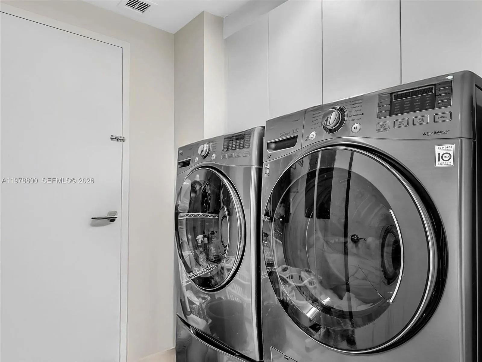PRIVATE LAUNDRY ROOM