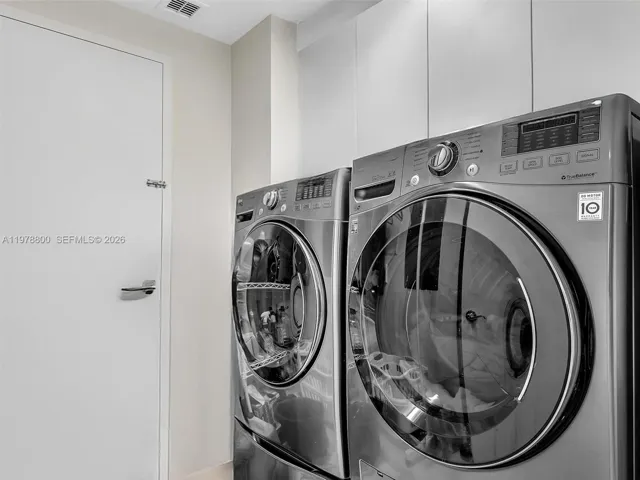 PRIVATE LAUNDRY ROOM