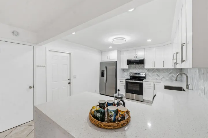 3379 NW 63rd St_025