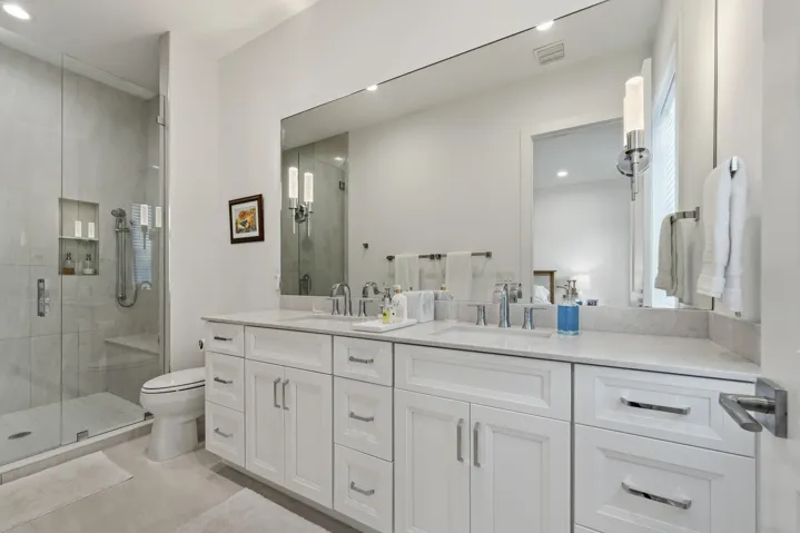 Mstr bath