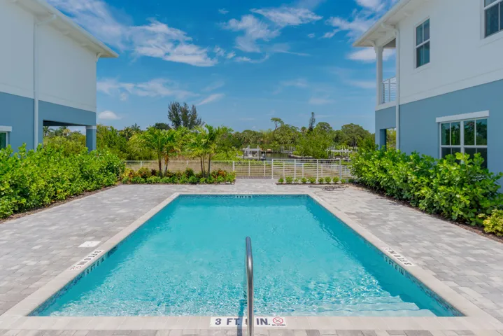 Manatee Isles Pool