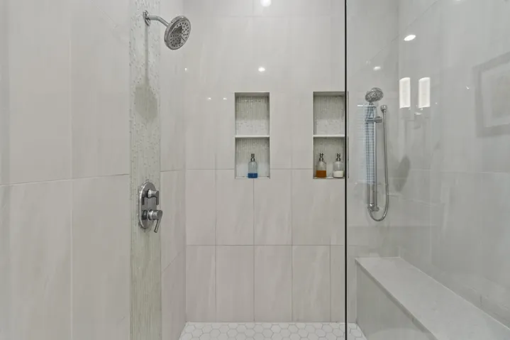 Mstr shower