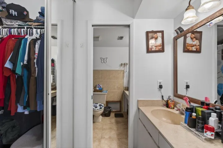 Primary Bathroom W Walk-in.jpg