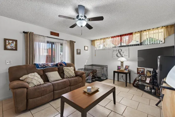 Living Room Ljpg