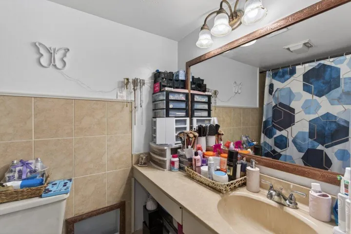 Primary Bathroom R.jpg
