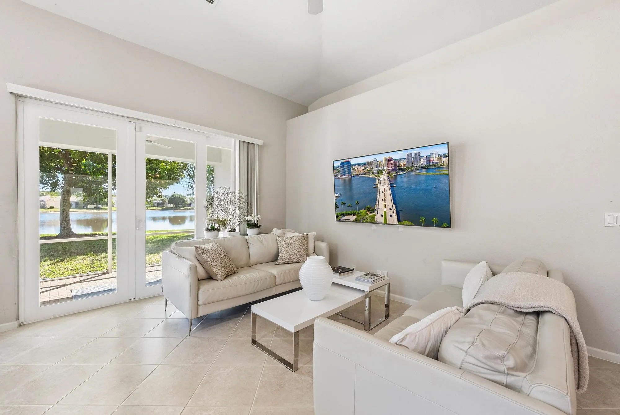 2737 Clipper Cir-14