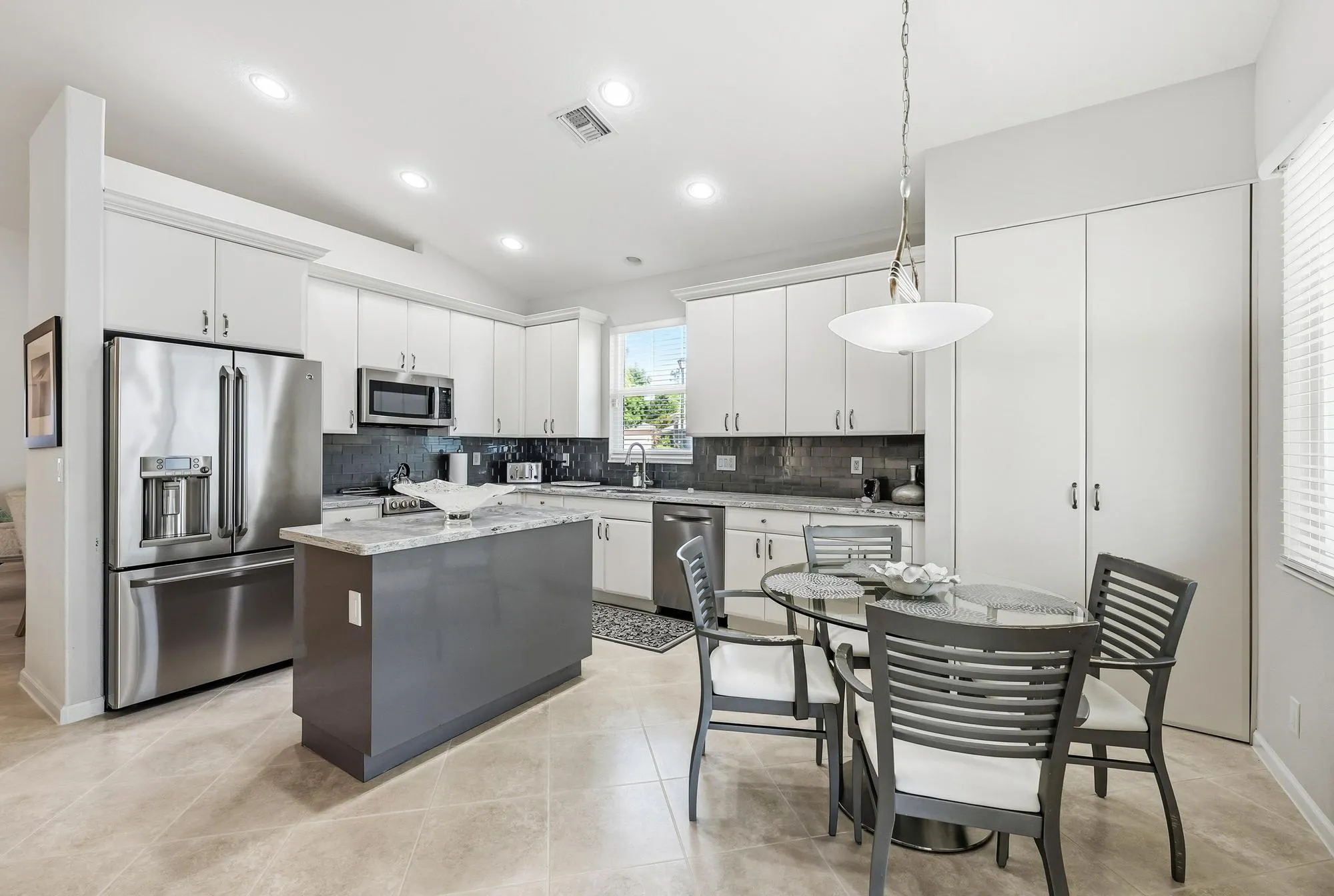 2737 Clipper Cir-15