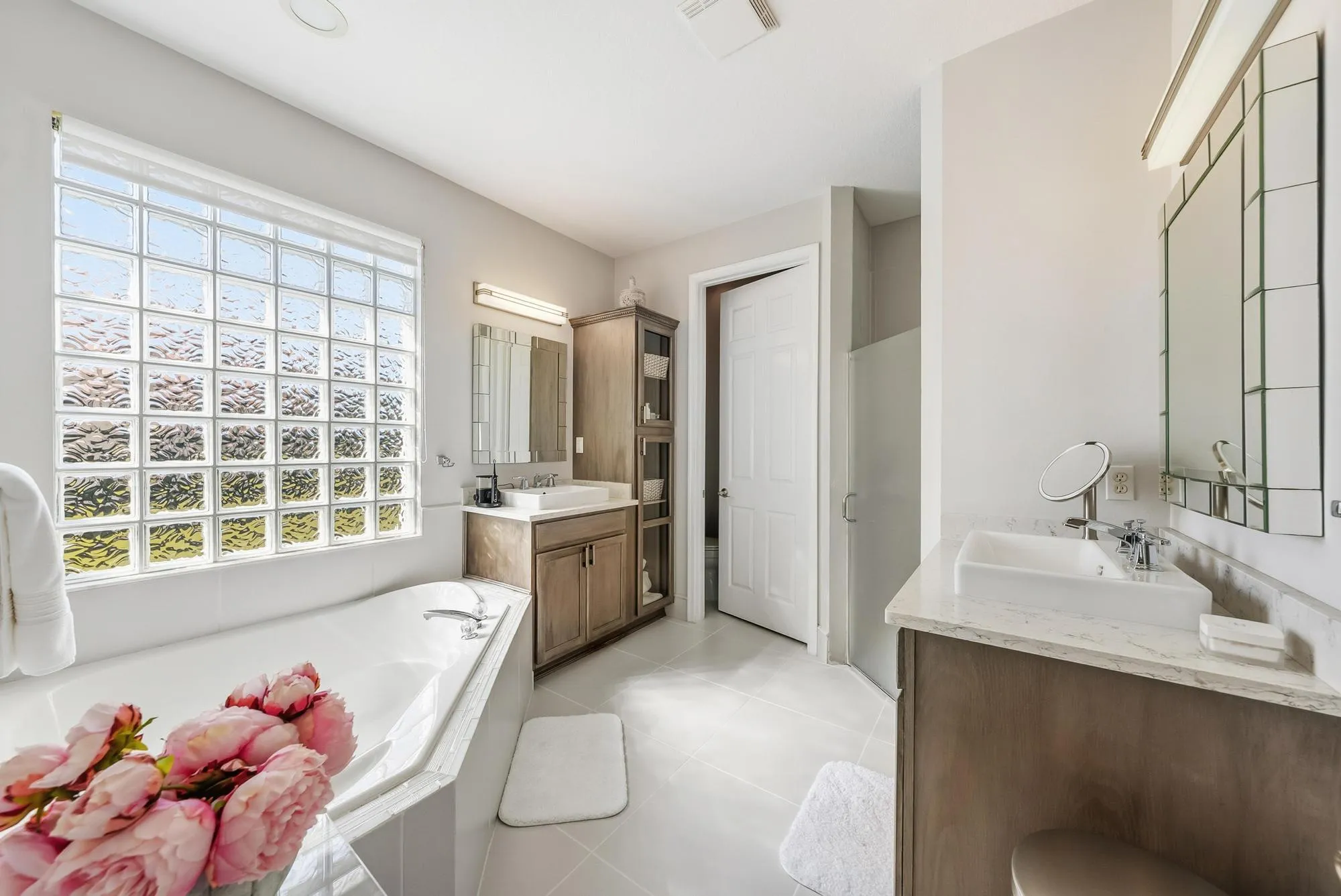 2737 Clipper Cir-6