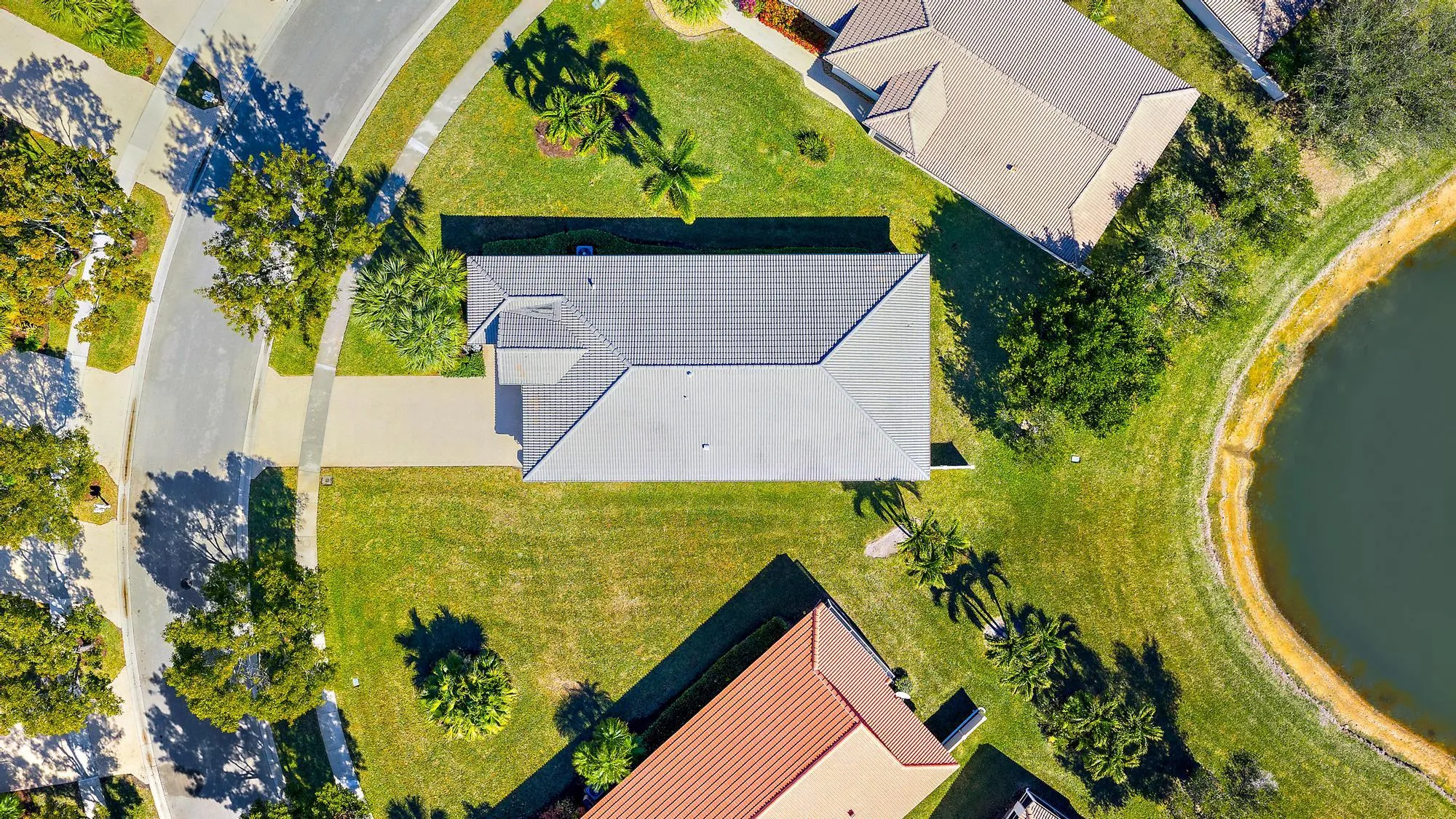 2737 Clipper Cir-35