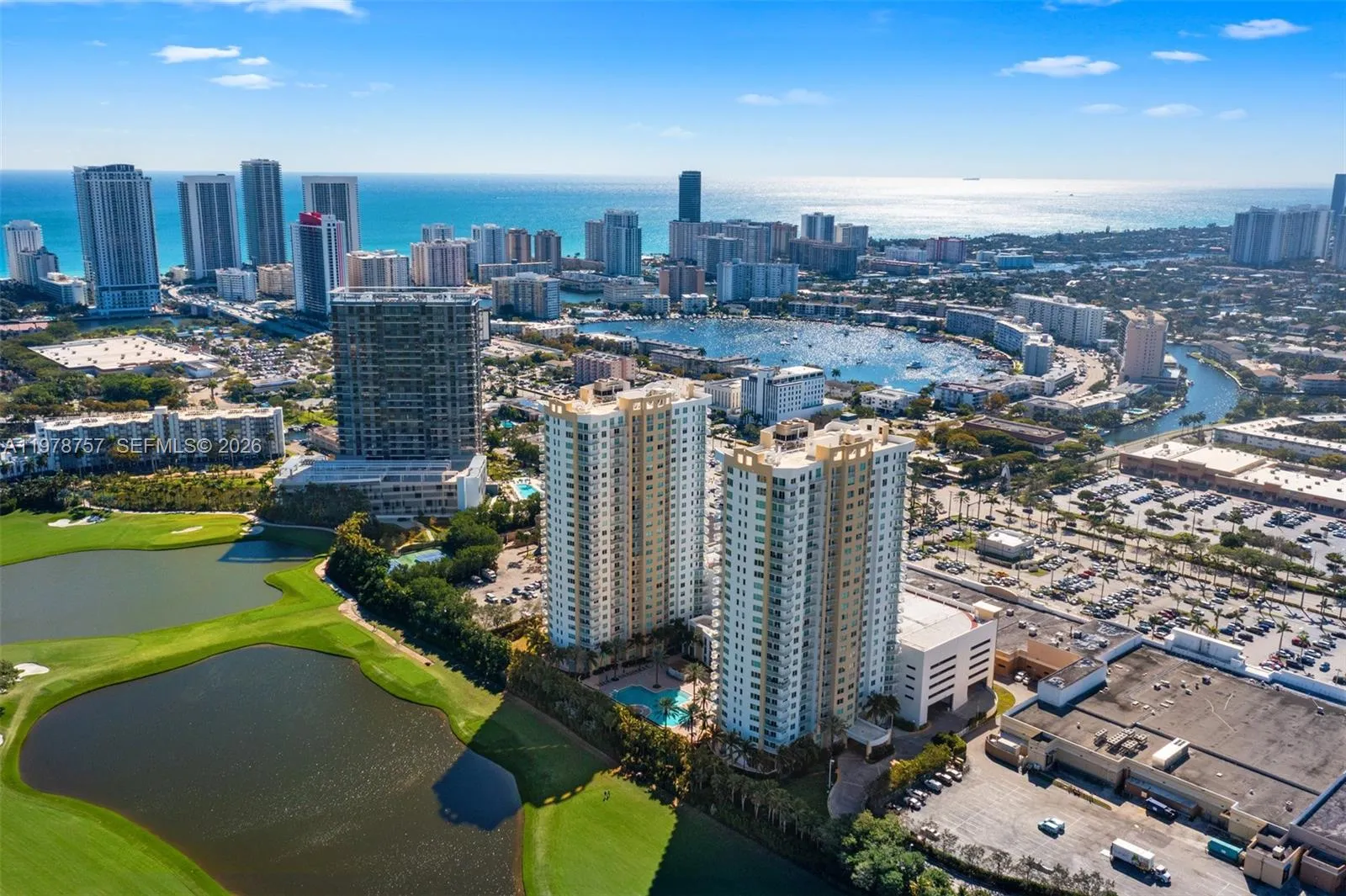 Walking distance to the beach, shopping, & restaurants